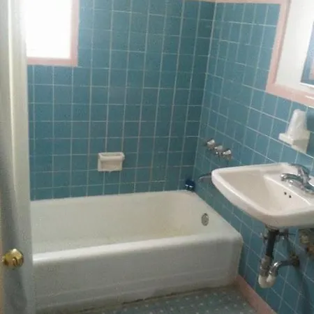 Collins Avenue Hostel-2